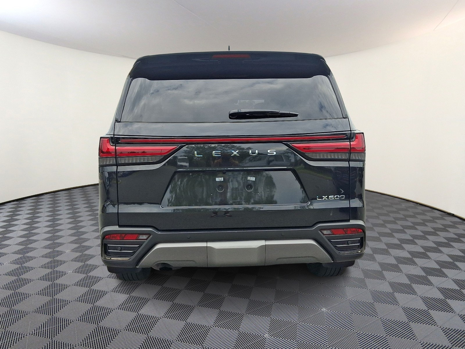 Used 2024 Lexus LX 600 4WD w/ Appearance Package image 3