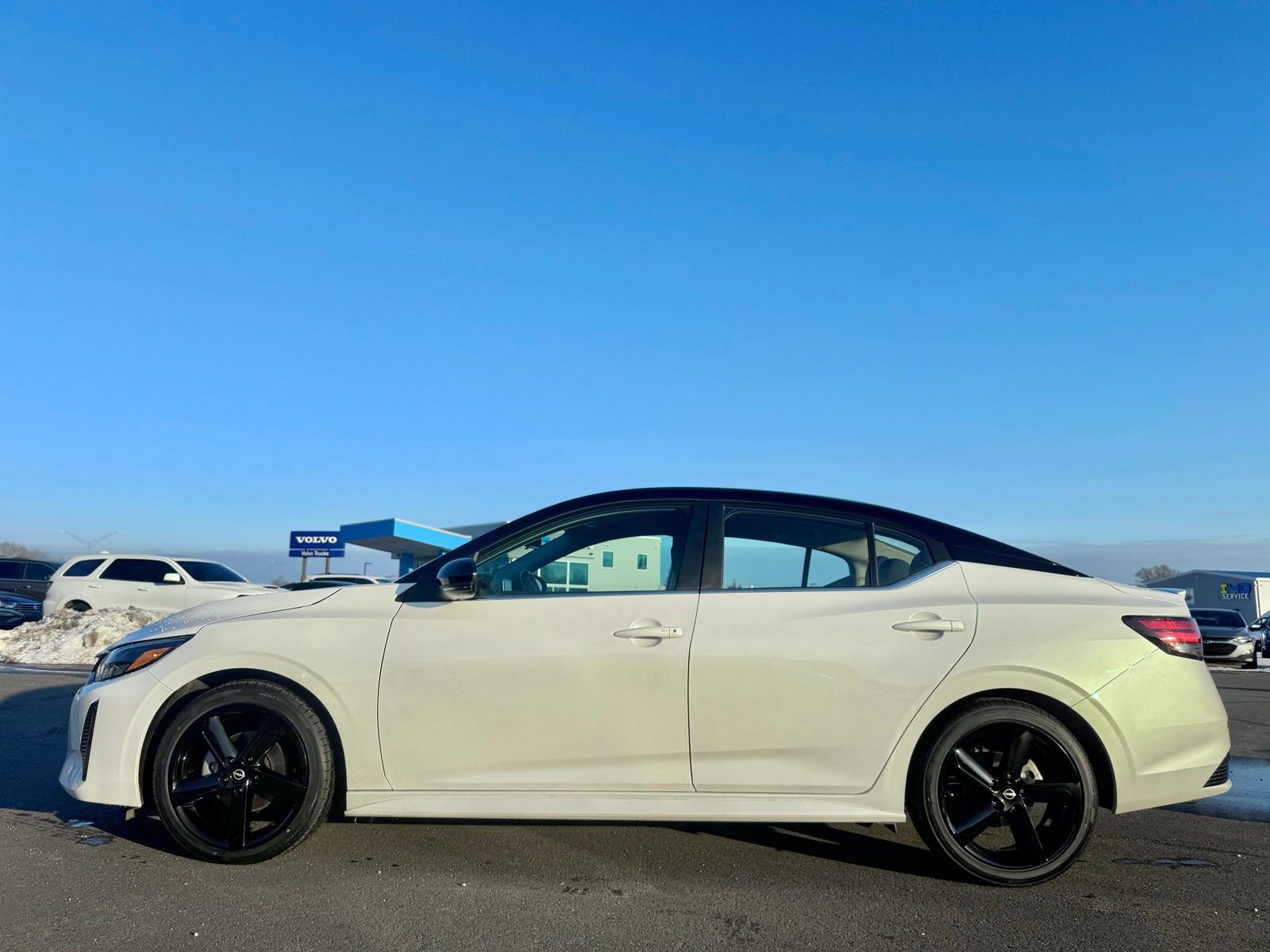 Used 2024 Nissan Sentra SR FWD image 11