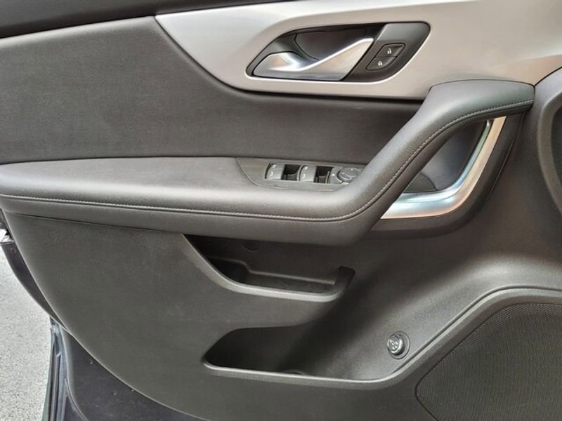 Used 2022 Chevrolet Blazer LT FWD image 30