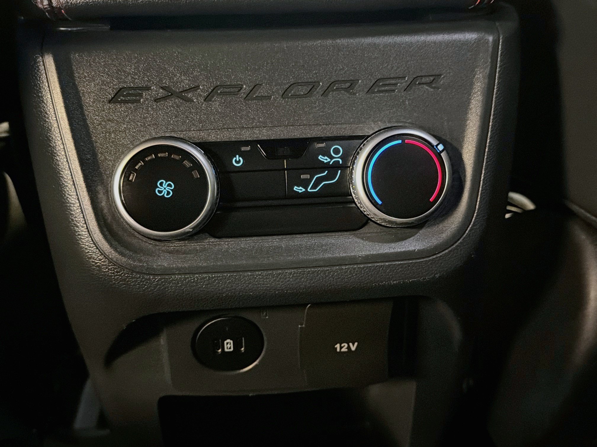Used 2025 Ford Explorer ST-Line w/ ST-Line Street Pack AWD/4WD image 28