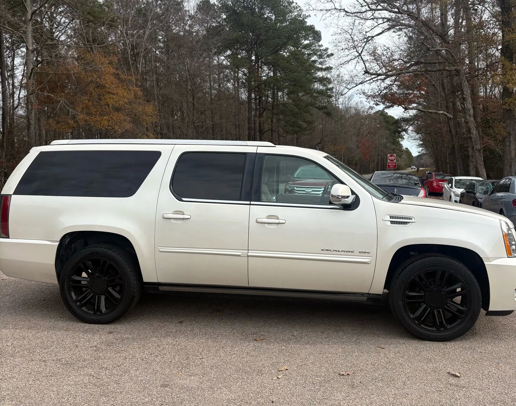 Used 2013 Cadillac Escalade ESV Premium image 6
