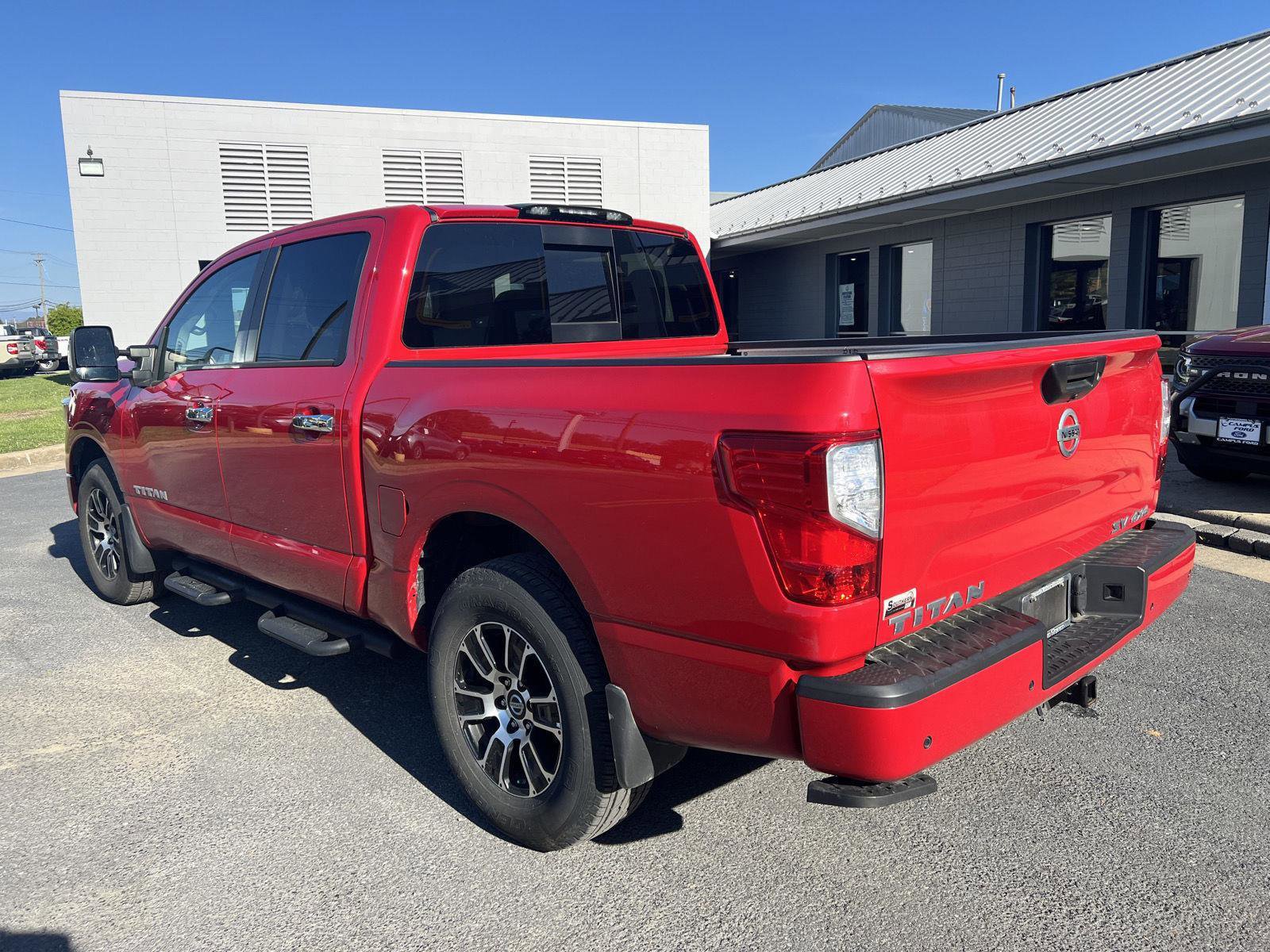 Used 2021 Nissan Titan SV w/ SV Convenience Package AWD/4WD image 3