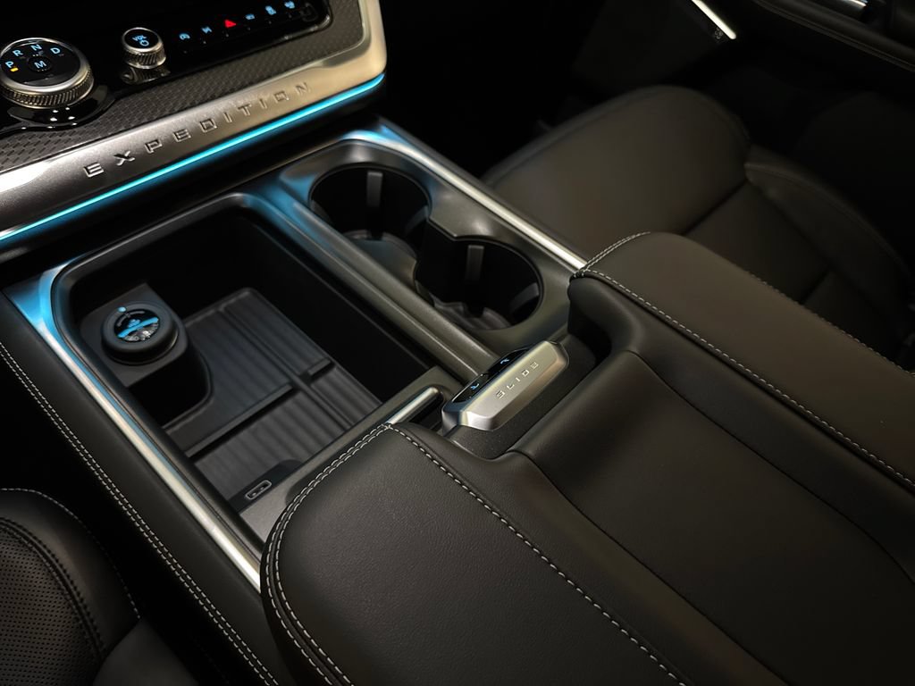 New 2027 Ford Expedition Platinum RWD image 34
