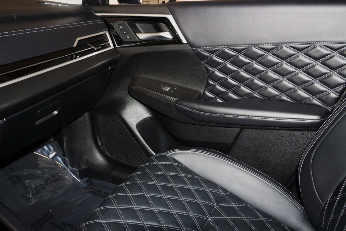 Used 2024 Mitsubishi Outlander 4WD Plug-In Hybrid image 51