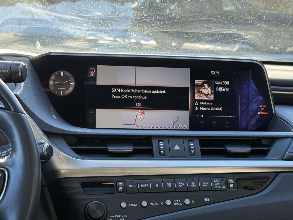 Used 2020 Lexus ES 300h w/ Accessory Package image 10