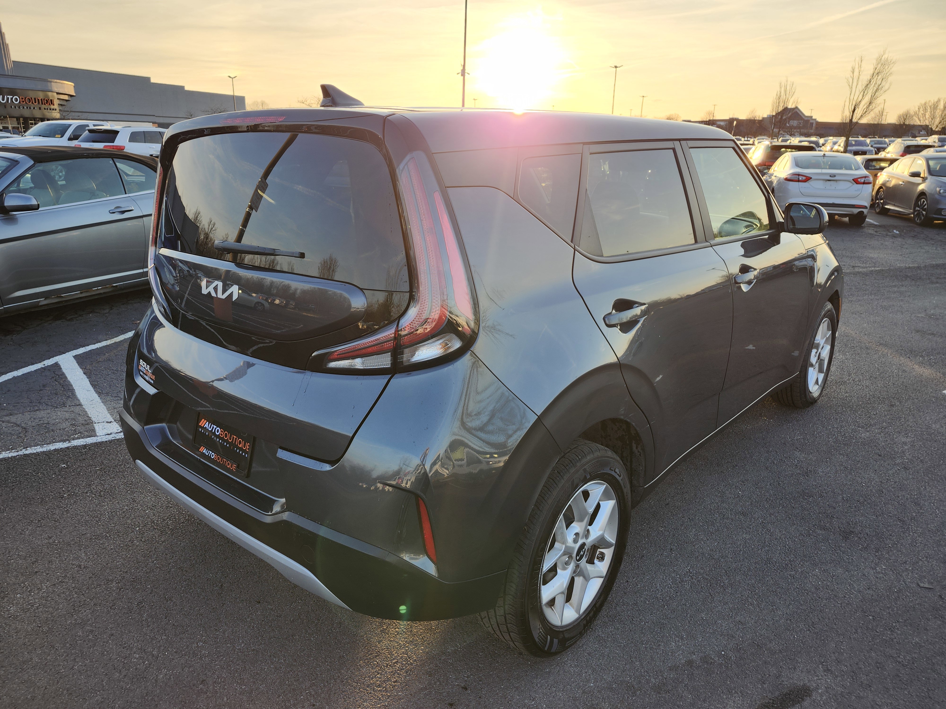 Used 2024 Kia Soul LX w/ Option Group 015 image 16