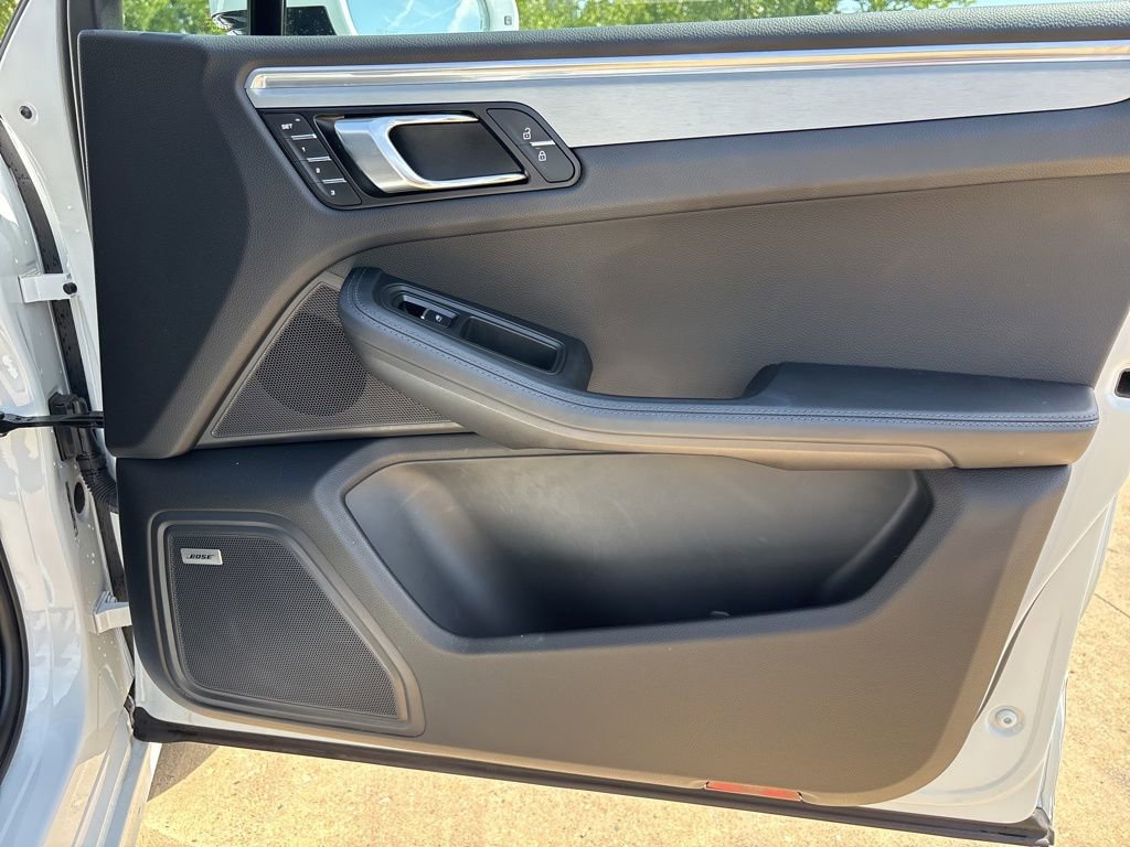 Used 2023 Porsche Macan Turbo image 18