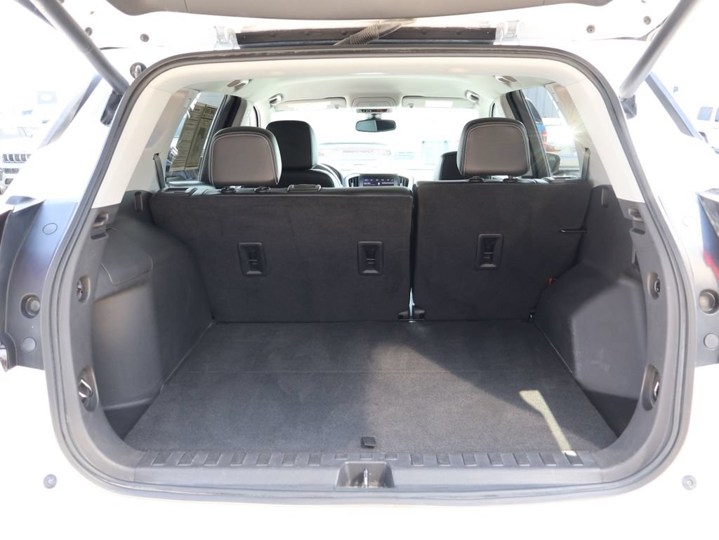 Used 2023 GMC Terrain SLT AWD/4WD image 13