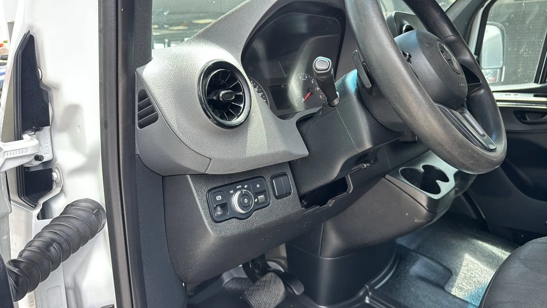 Used 2021 Freightliner Sprinter 2500 RWD image 15