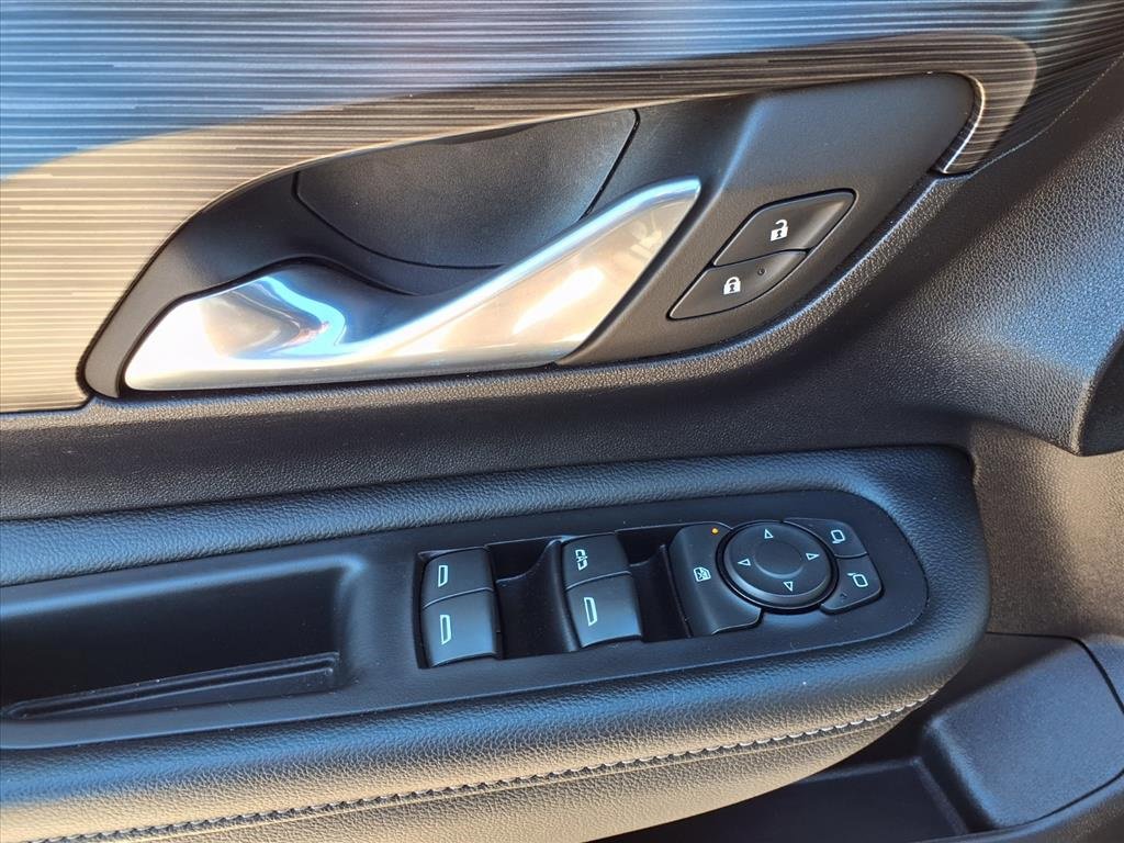 Used 2024 GMC Terrain SLE image 17