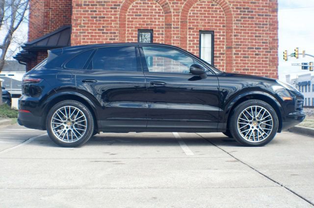 Used 2023 Porsche Cayenne AWD/4WD image 4
