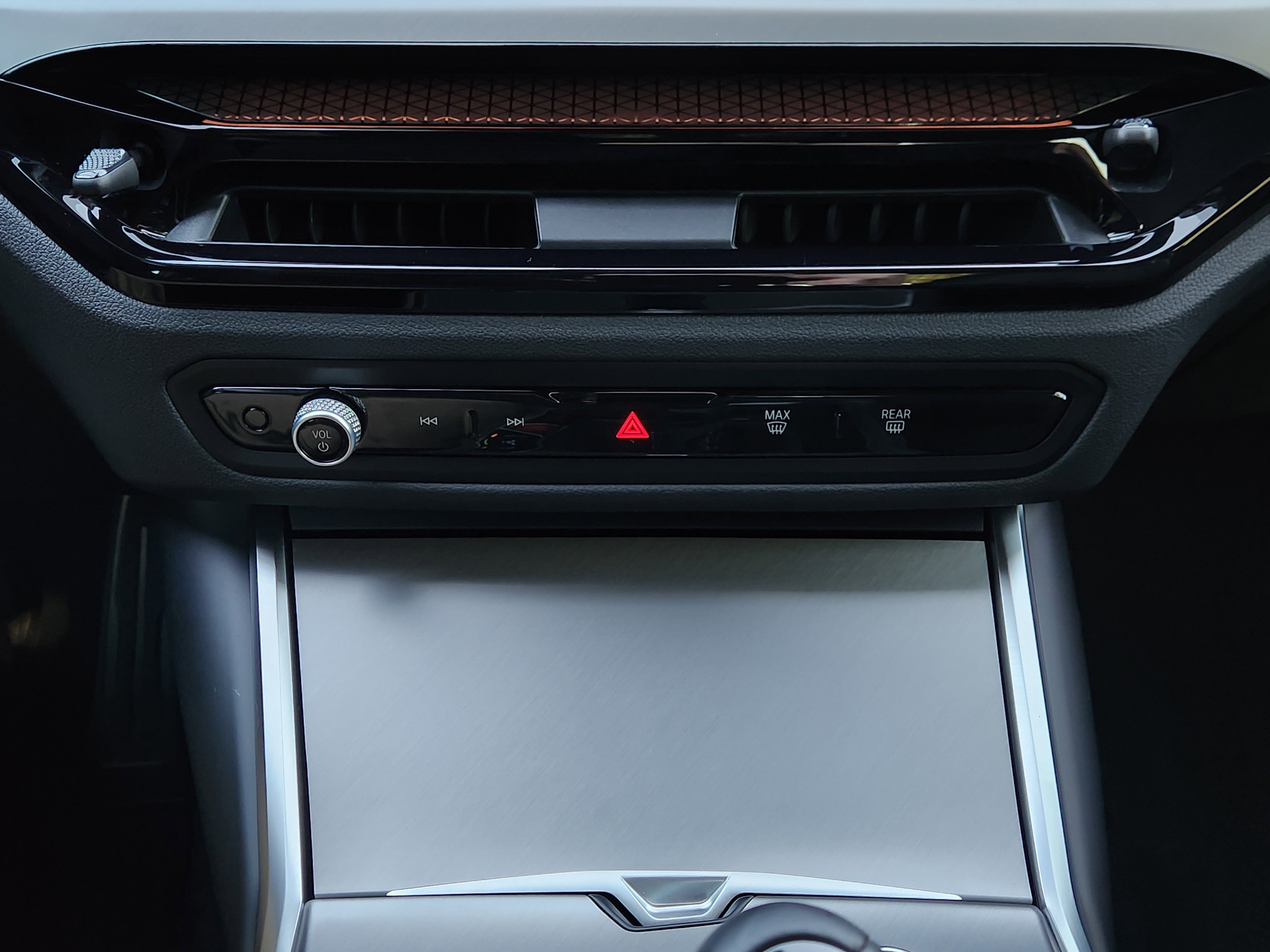 Used 2025 BMW M2 w/ Lighting Package image 18