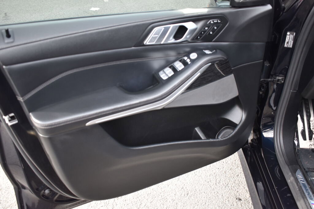 Used 2019 BMW X7 xDrive50i w/ M Sport Package image 14