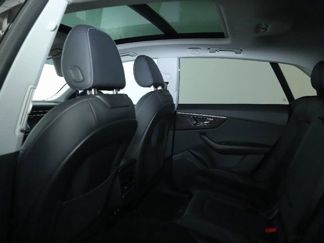 Used 2022 Audi Q8 Premium w/ Convenience Package image 18