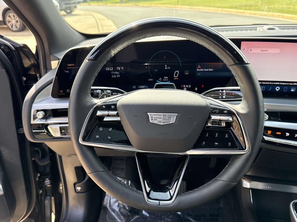 Used 2025 Cadillac Lyriq Luxury w/ LPO, Floor Liner Package AWD/4WD image 32