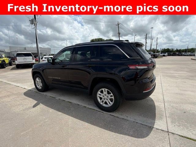 Used 2023 Jeep Grand Cherokee Laredo w/ Luxury Tech Group I image 2