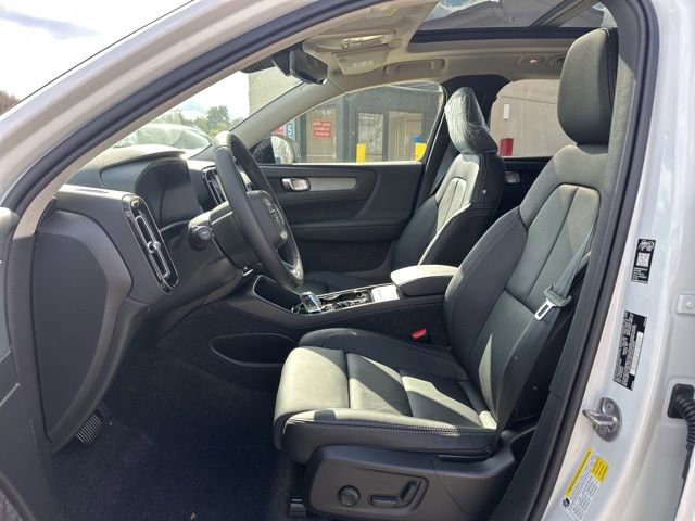 New 2026 Volvo XC40 B5 Plus w/ Protection Package Premier image 14