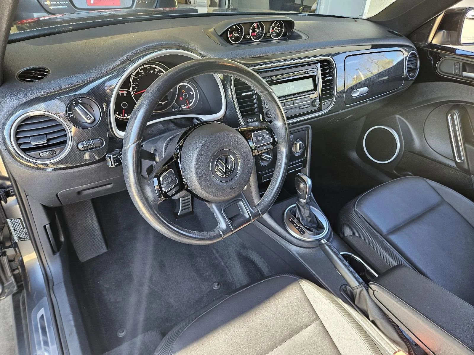 Used 2015 Volkswagen Beetle R-Line FWD image 13