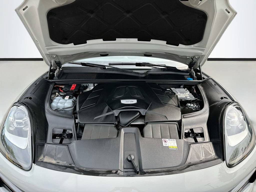 Certified 2023 Porsche Cayenne AWD/4WD image 32