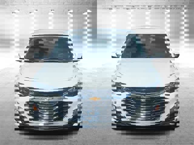 Used 2025 Chevrolet Malibu LT image 3