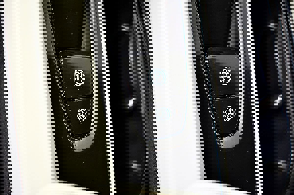 Used 2022 Volvo XC60 B5 Momentum image 33