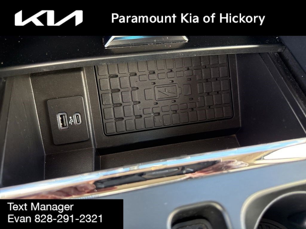 Used 2024 Ford Expedition Max XLT image 27