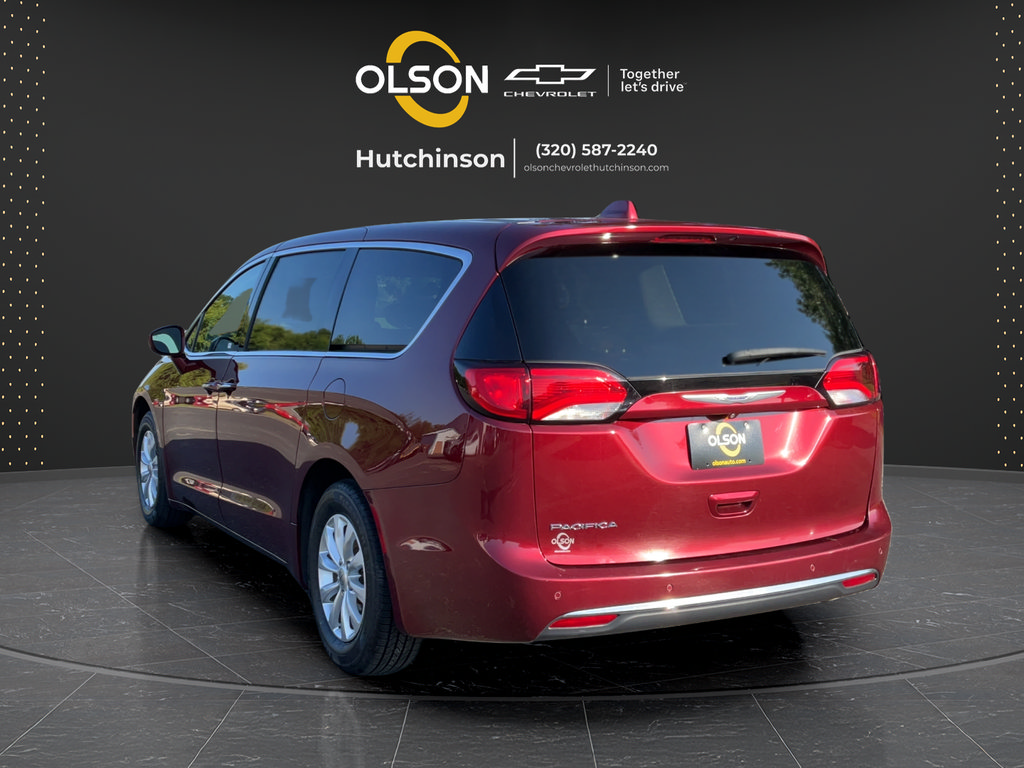 Used 2019 Chrysler Pacifica Touring Plus w/ Cold Weather Group FWD image 5