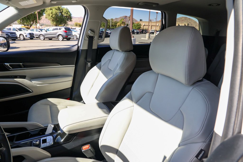 Used 2025 Kia Telluride S FWD image 16