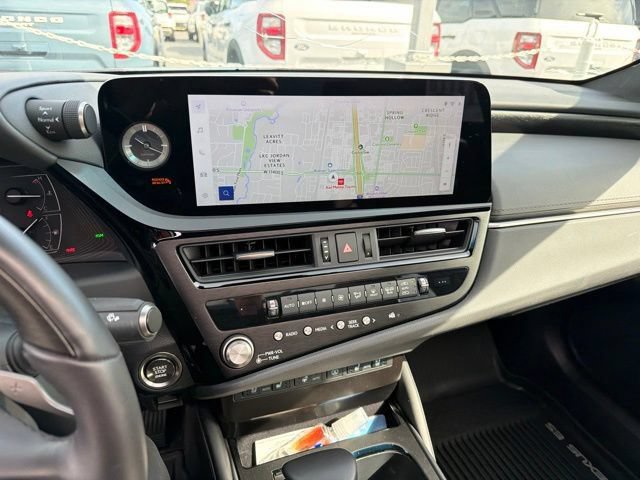 Used 2025 Lexus ES 350 w/ Accessory Package (Z2) FWD image 3