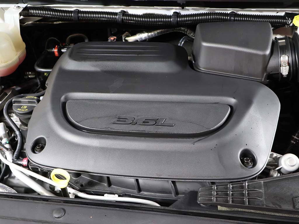 Used 2024 Chrysler Pacifica Touring-L image 16