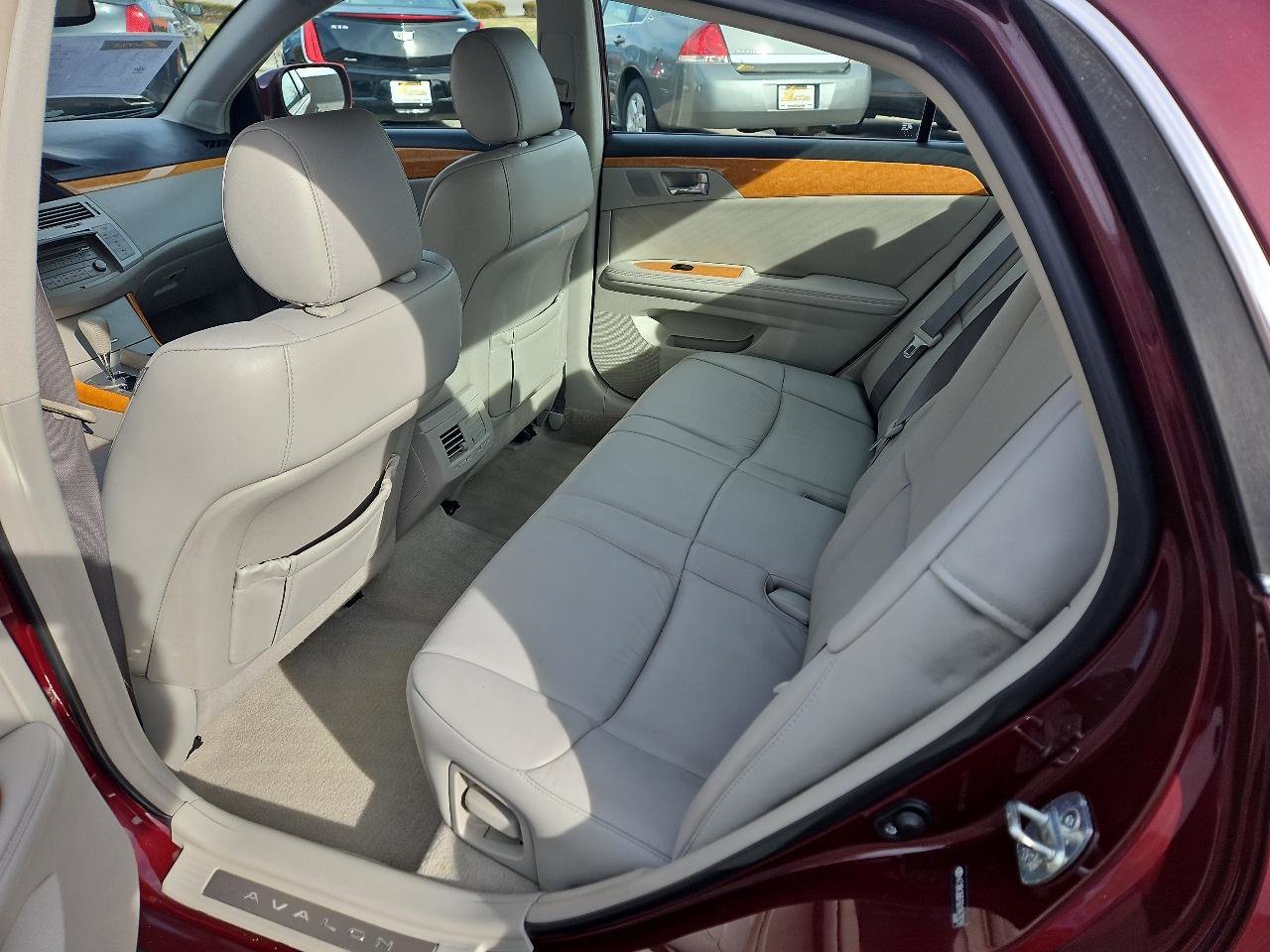 Used 2006 Toyota Avalon XLS image 11