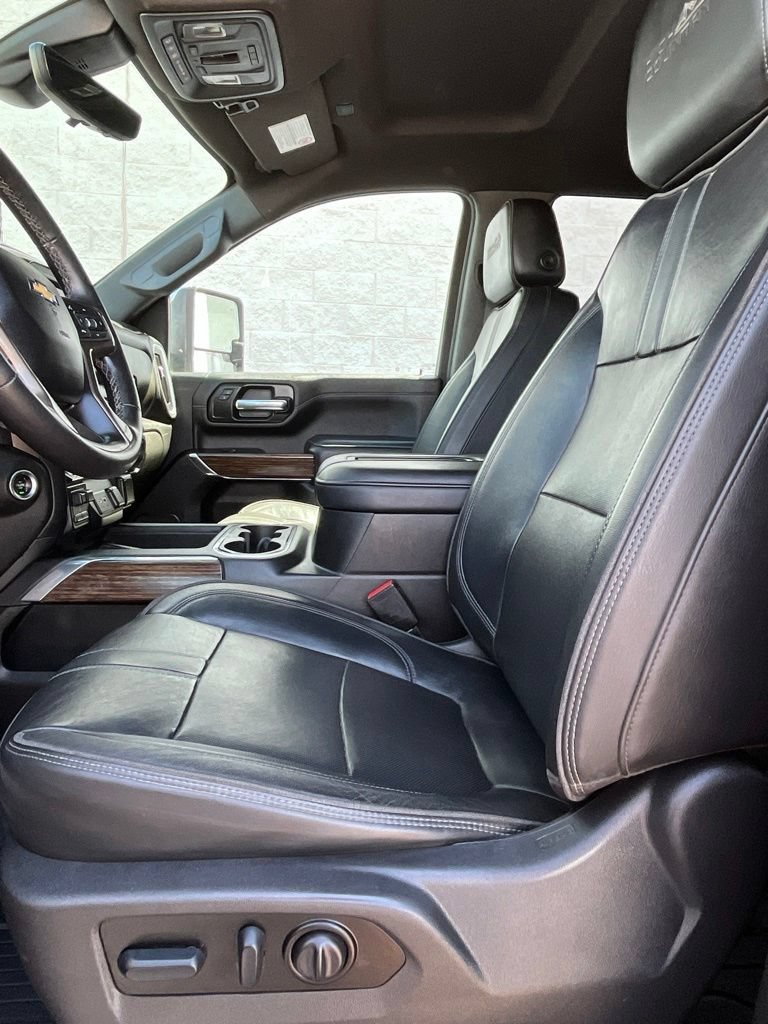 Used 2022 Chevrolet Silverado 3500 High Country w/ Technology Package AWD/4WD image 12