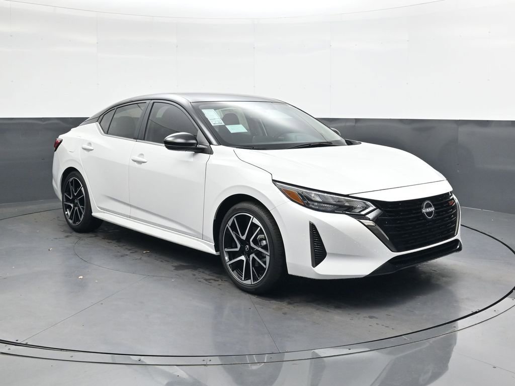 Used 2025 Nissan Sentra SR image 2