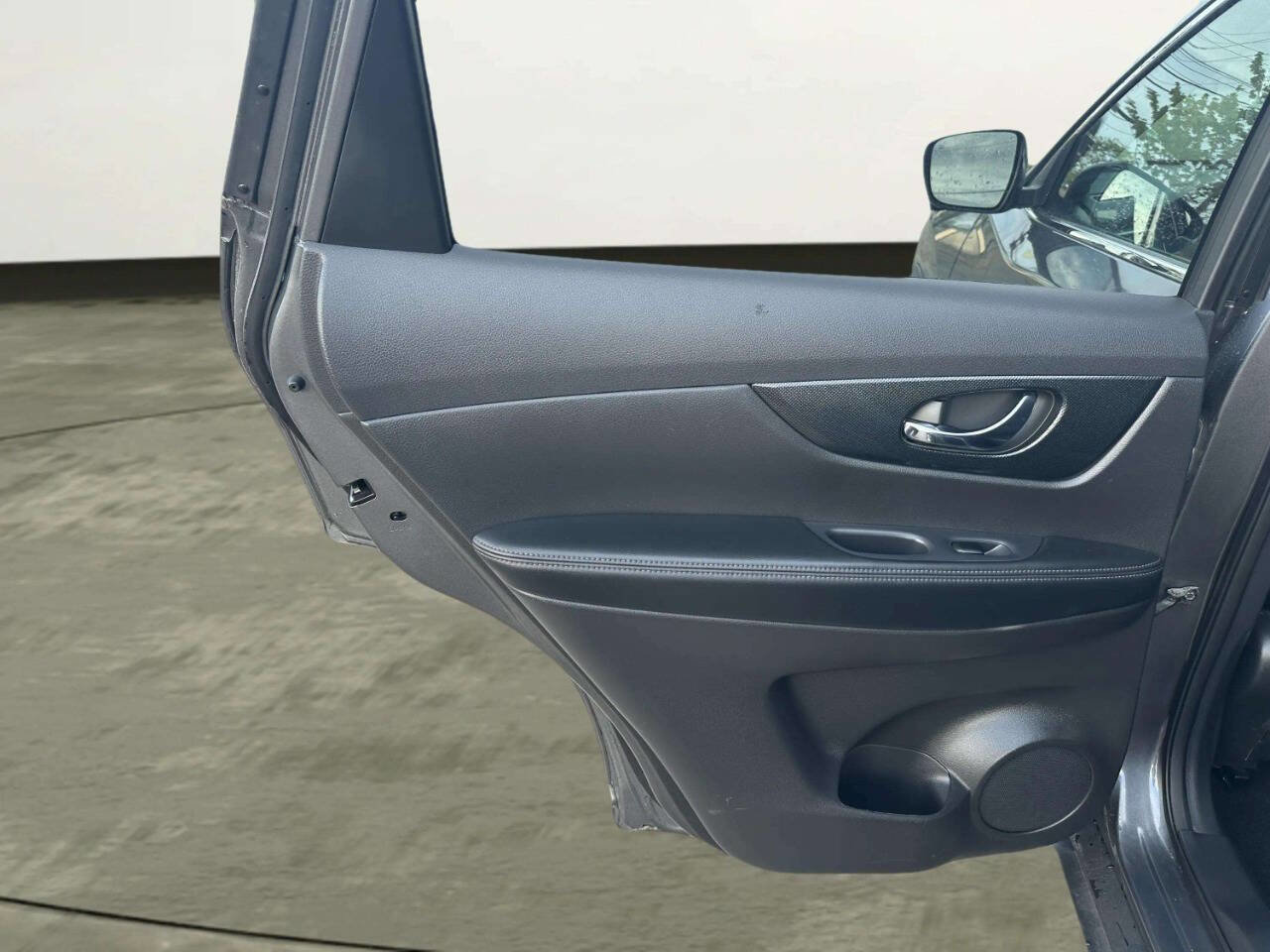Used 2015 Nissan Rogue SL AWD/4WD image 12