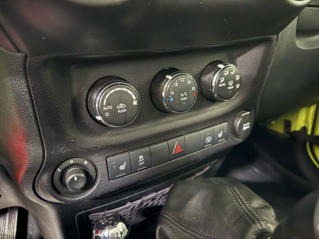 Used 2016 Jeep Wrangler Rubicon w/ Dual Top Group AWD/4WD image 15