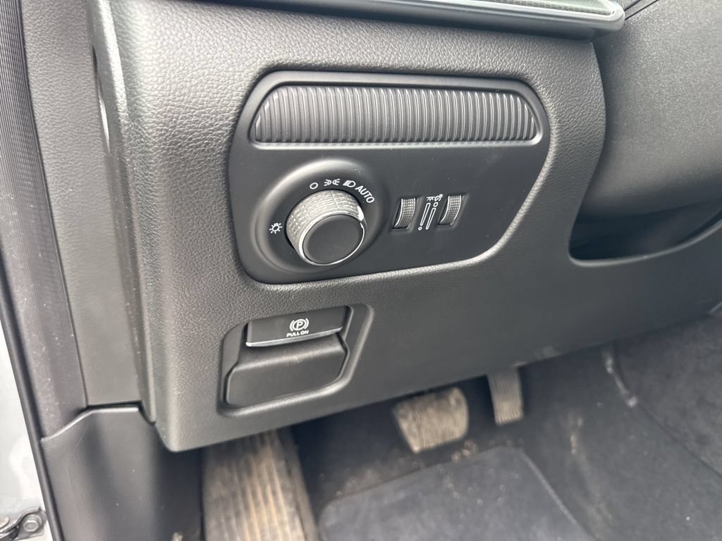New 2026 Jeep Grand Wagoneer Summit w/ 8-Passenger Seating Package AWD/4WD image 11