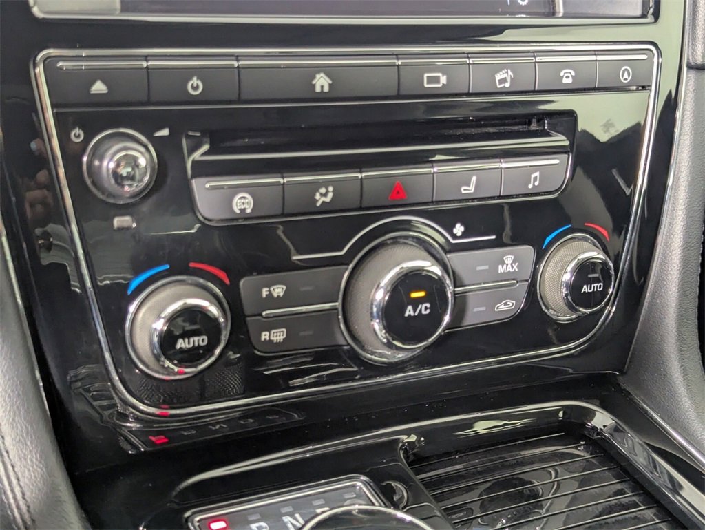 Used 2016 Jaguar XJ R-Sport image 20