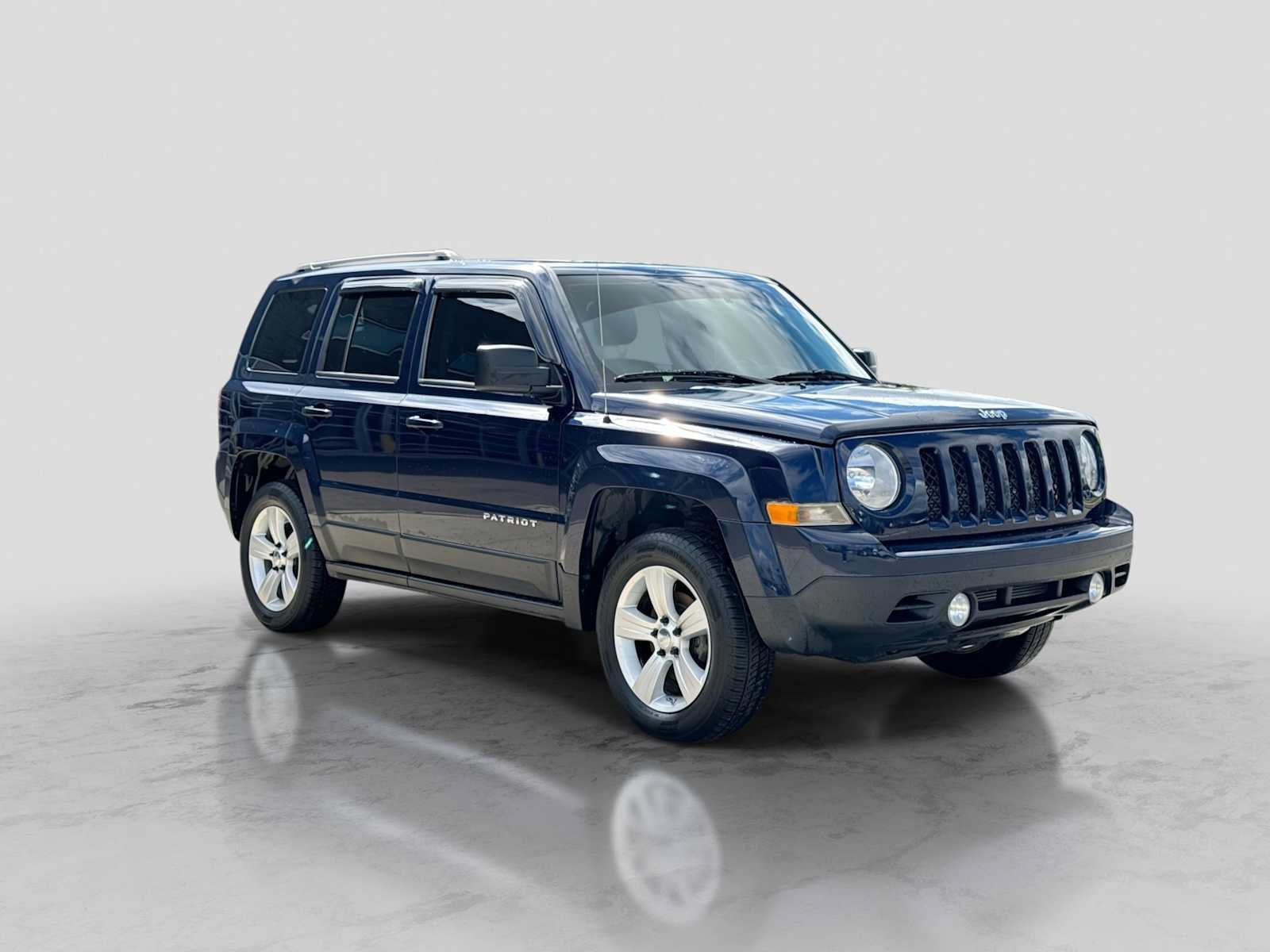 Used 2015 Jeep Patriot Latitude AWD/4WD image 8