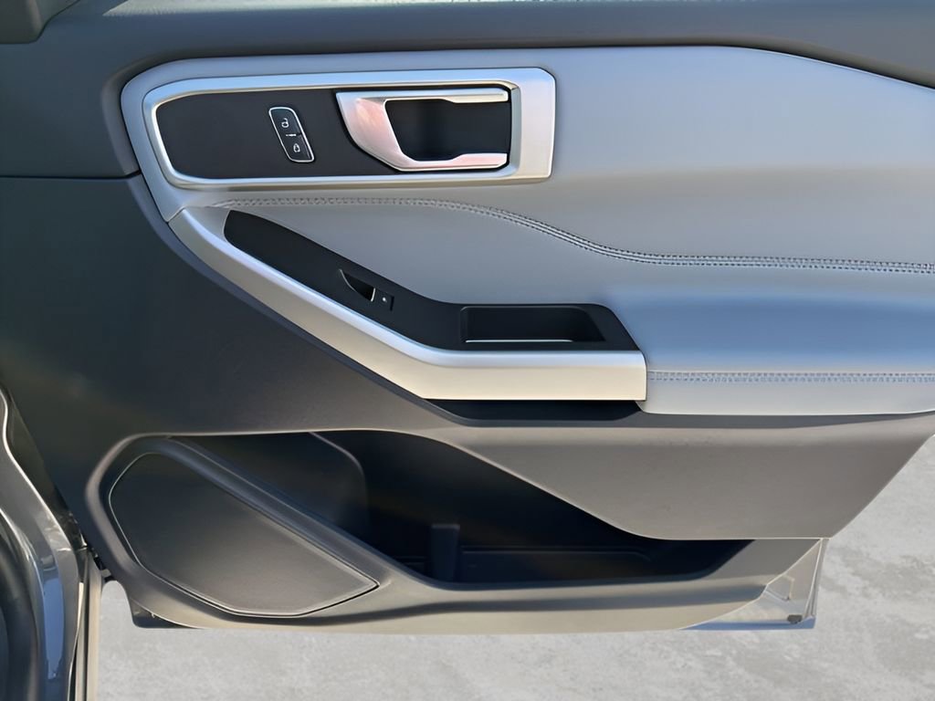 Used 2023 Ford Explorer XLT w/ Equipment Group 202A image 11