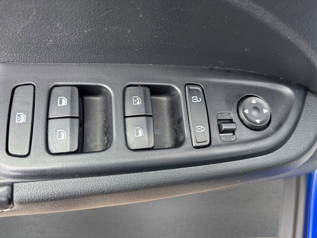 Certified 2023 Hyundai Venue Limited w/ Cargo Package image 33