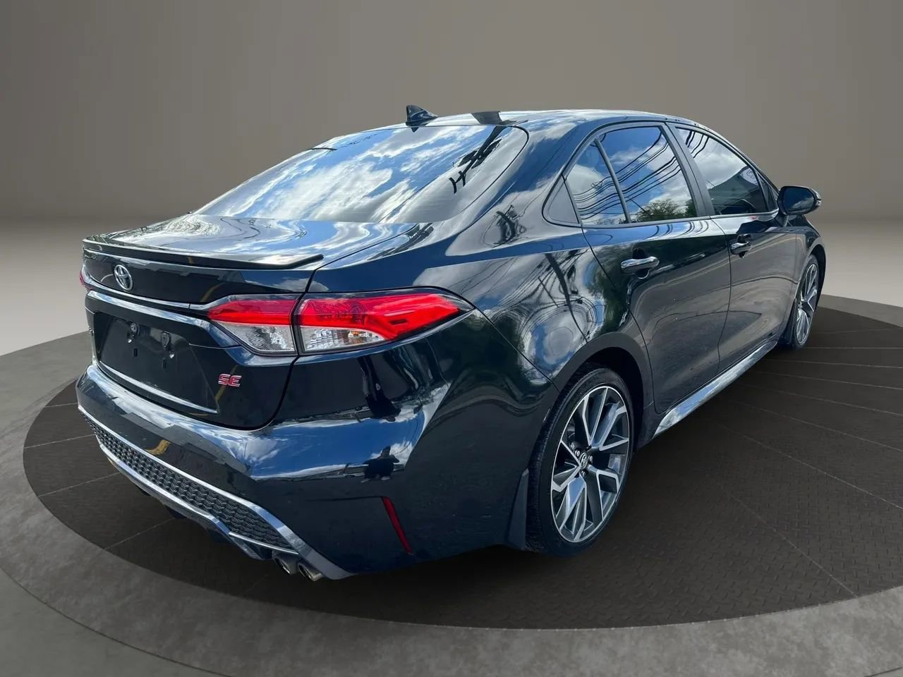 Used 2020 Toyota Corolla SE FWD image 4