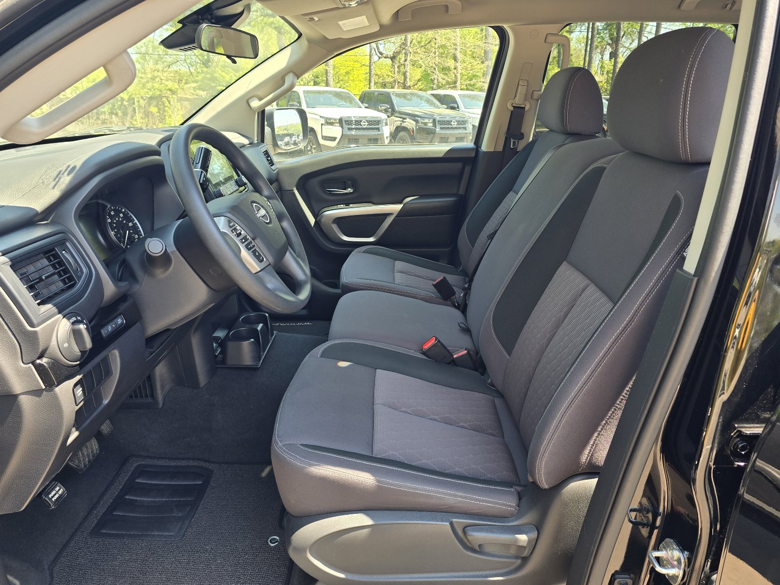 Used 2024 Nissan Titan SV image 12