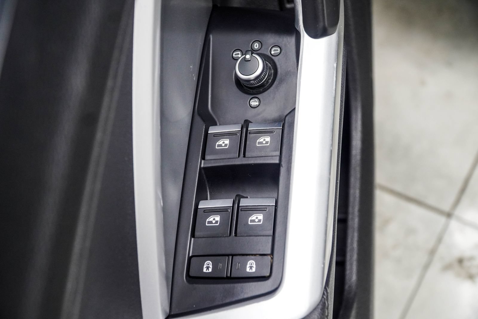 Used 2019 Audi Q3 2.0T Premium w/ Convenience Package AWD/4WD image 38