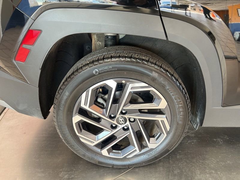 Used 2025 Hyundai Tucson Limited AWD/4WD image 9