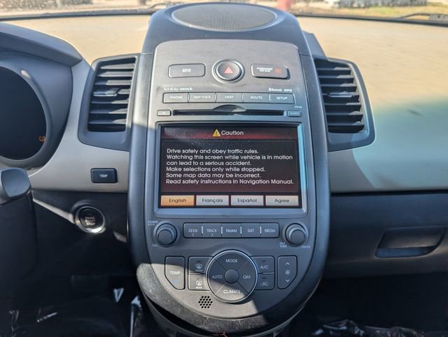 Used 2013 Kia Soul ! w/ Premium Pkg FWD image 12