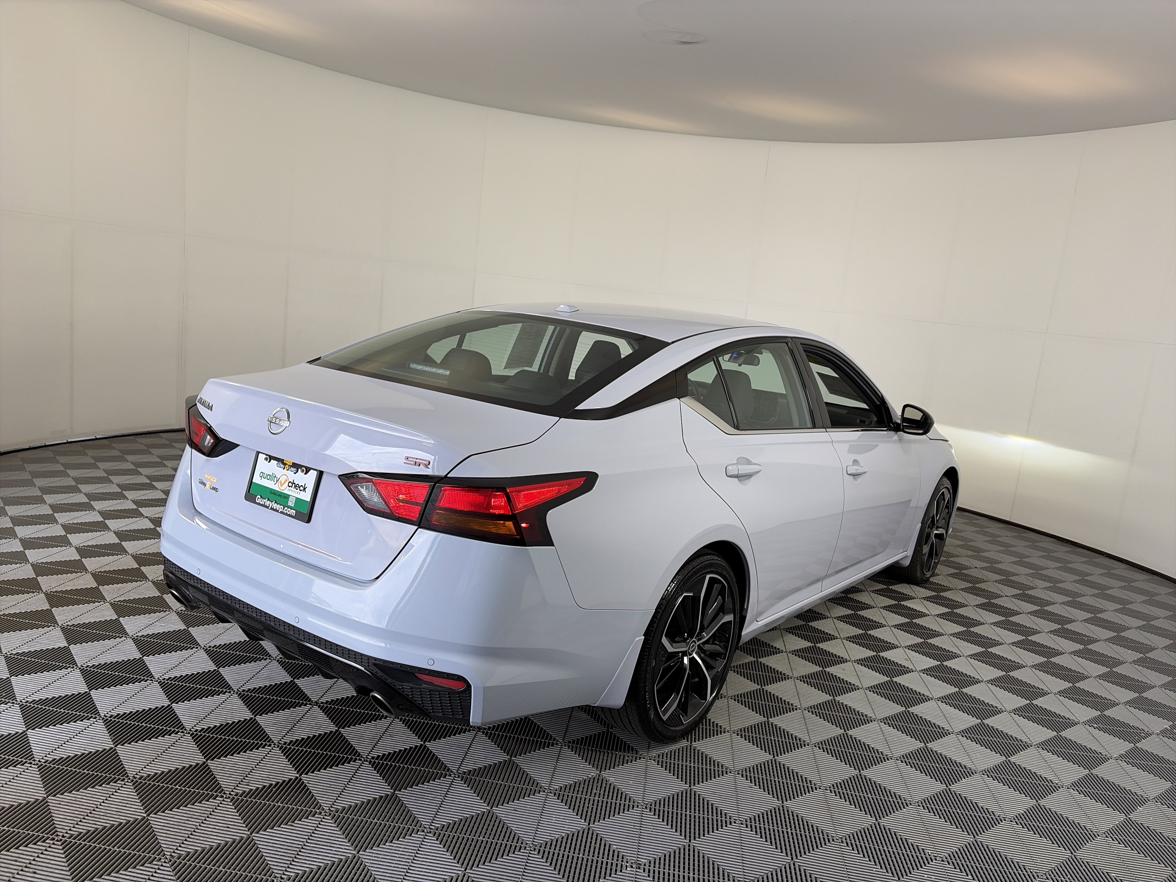 Used 2024 Nissan Altima 2.5 SR w/ SR Premium Package FWD image 5