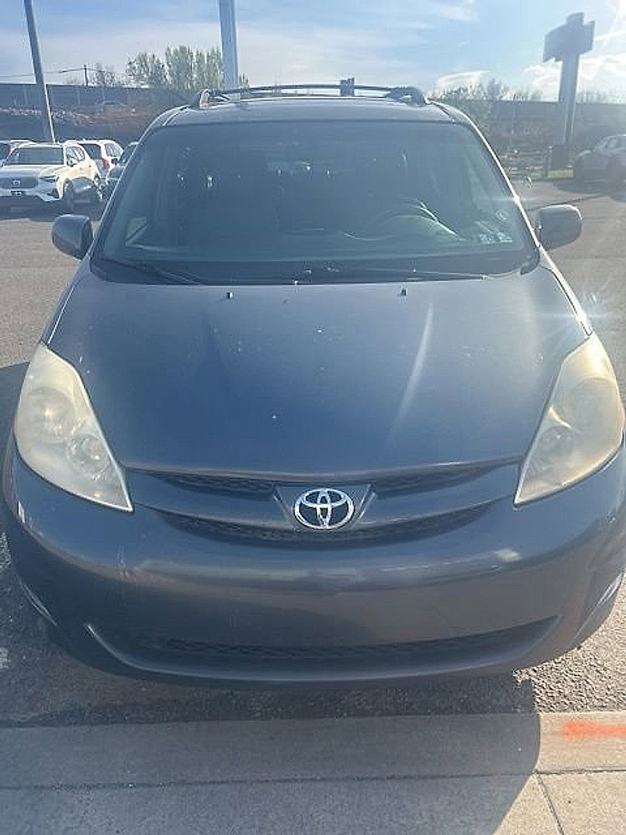 Used 2010 Toyota Sienna XLE FWD image 15