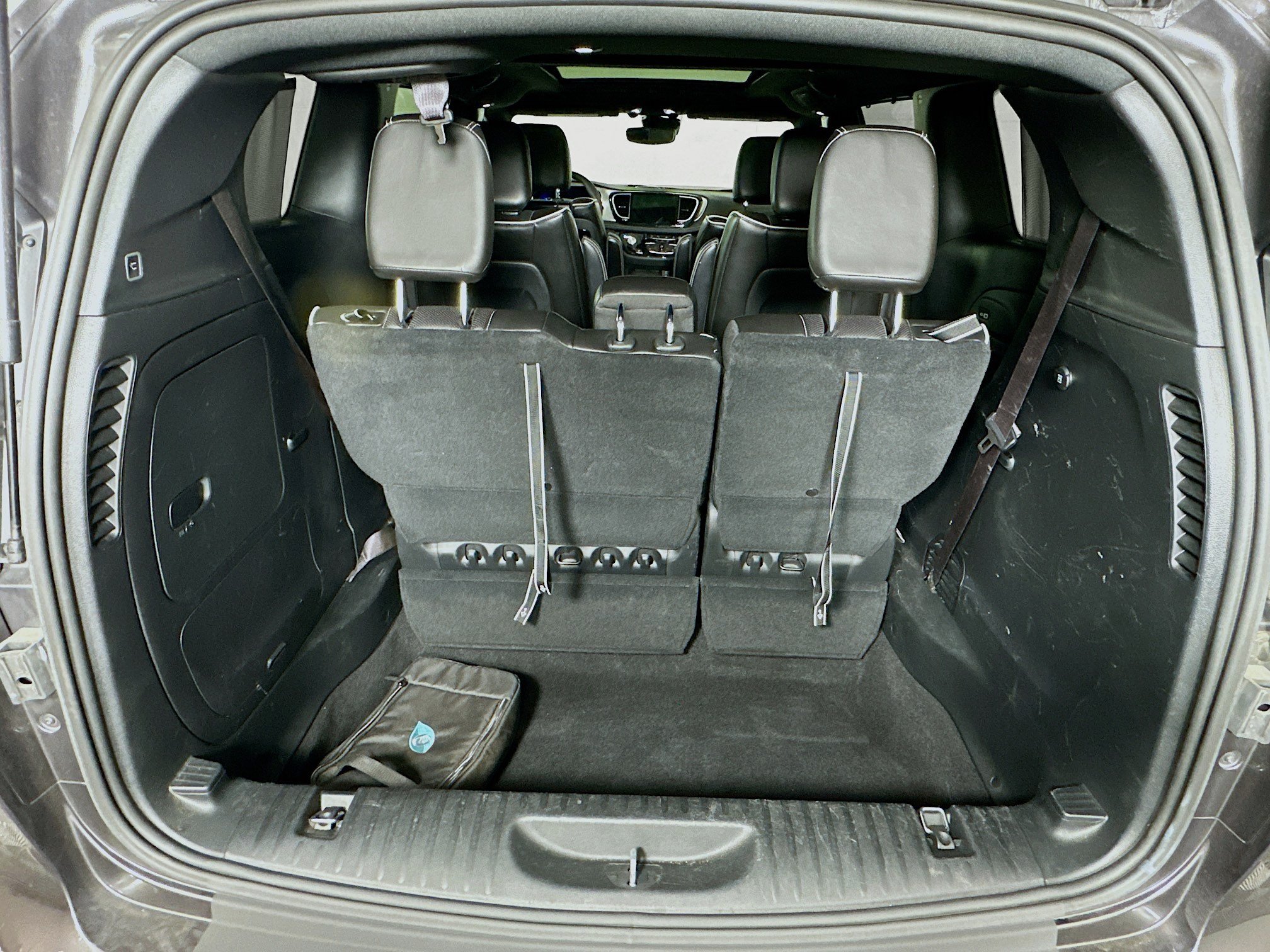 Used 2022 Chrysler Pacifica Limited w/ Uconnect Theater Family Group FWD image 30