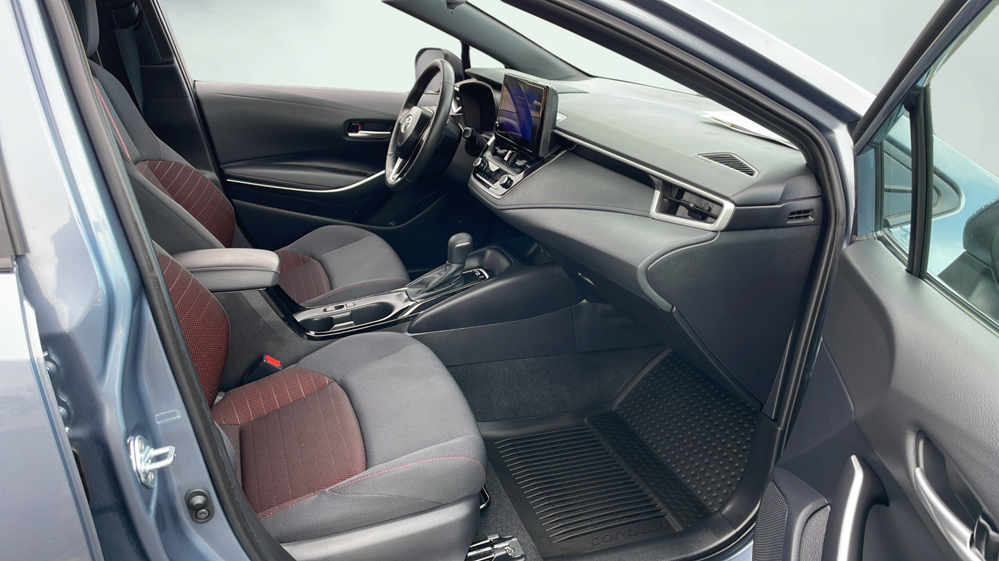 Certified 2025 Toyota Corolla SE w/ Convenience Package FWD image 38
