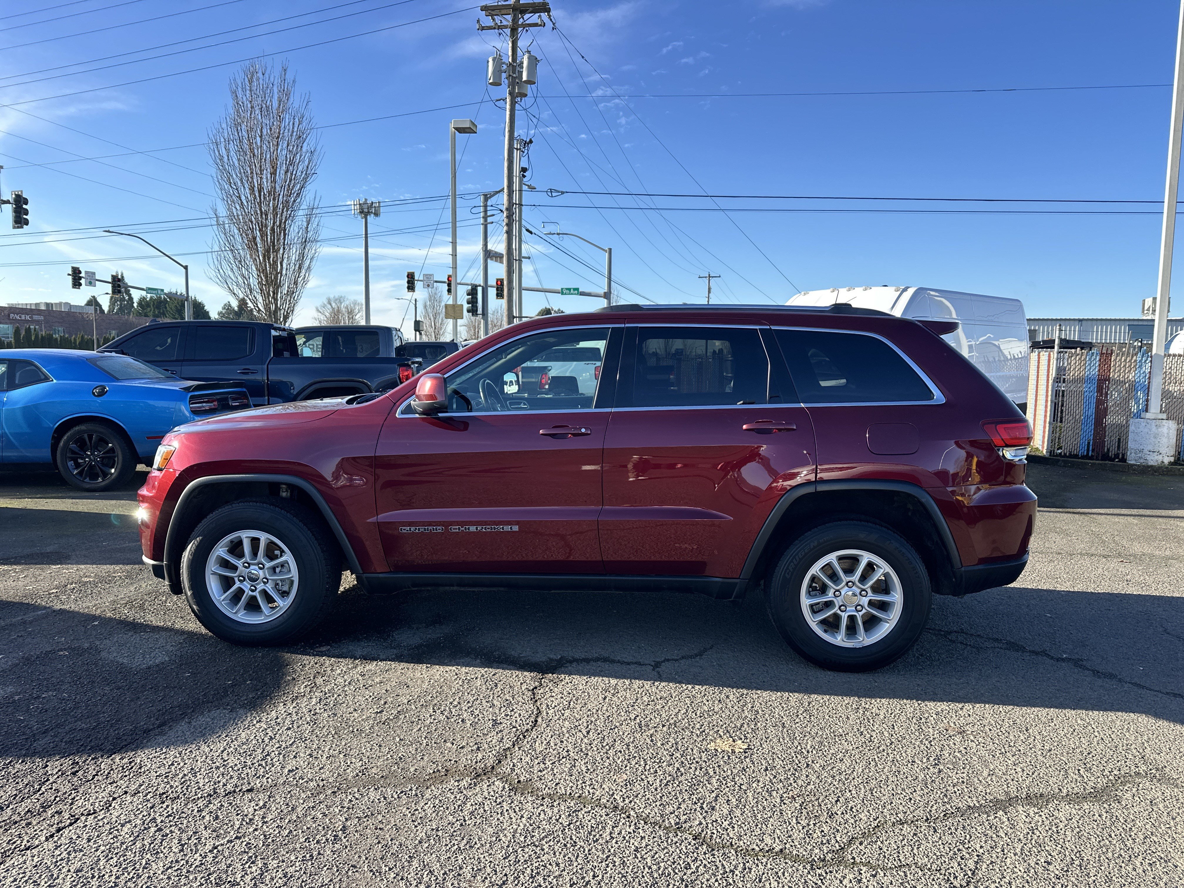 Used 2020 Jeep Grand Cherokee Laredo AWD/4WD image 2
